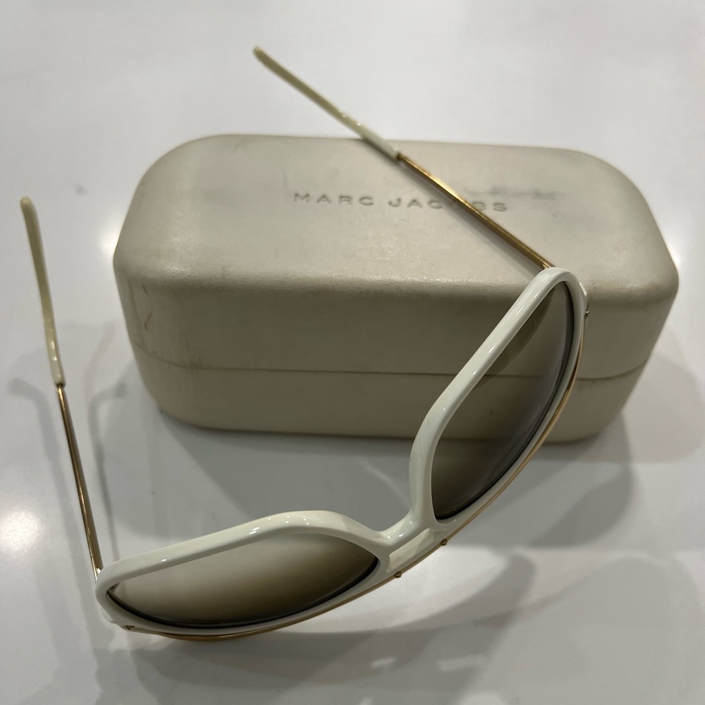 Authentic Marc Jacobs Gradient Sunglasses! - image 7